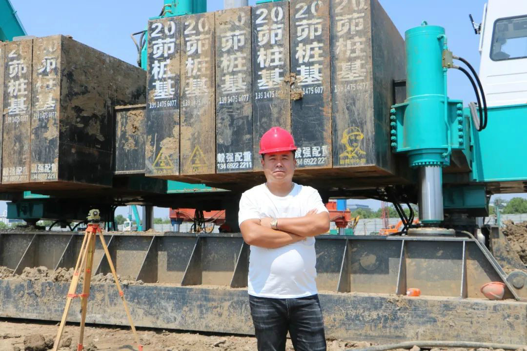 液压静力压桩机从1台到21台，他只用了8年！