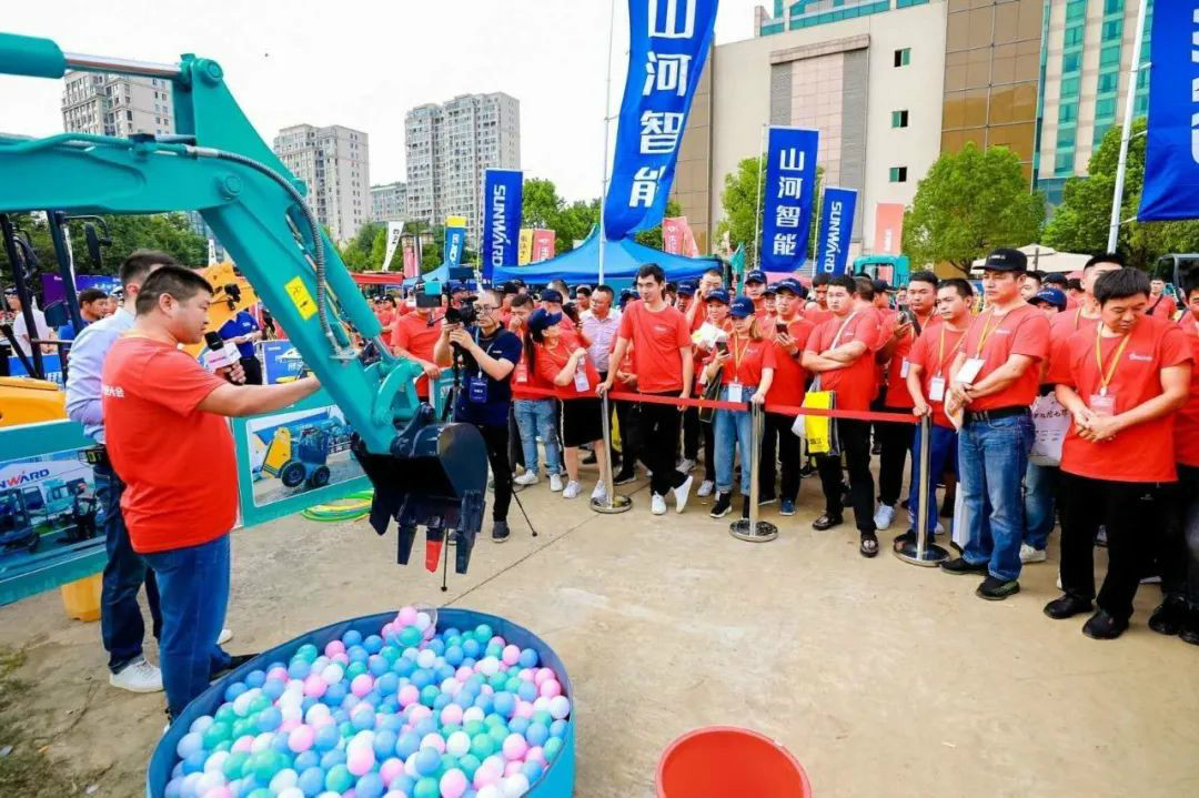 2020全球微挖大会 bti体育智能精品微挖赢得满堂彩