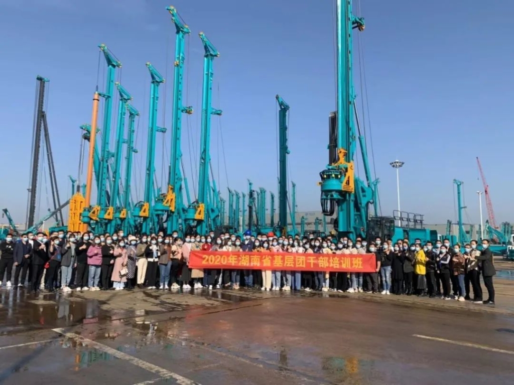 省基层团干部培训班成员来bti体育智能参观互换