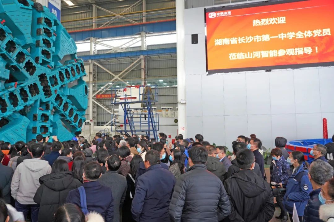 长沙市一中赴bti体育智能发展主题党日活动