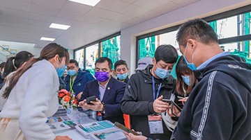 沸腾bti体育！宝马展收官之日订单破十亿