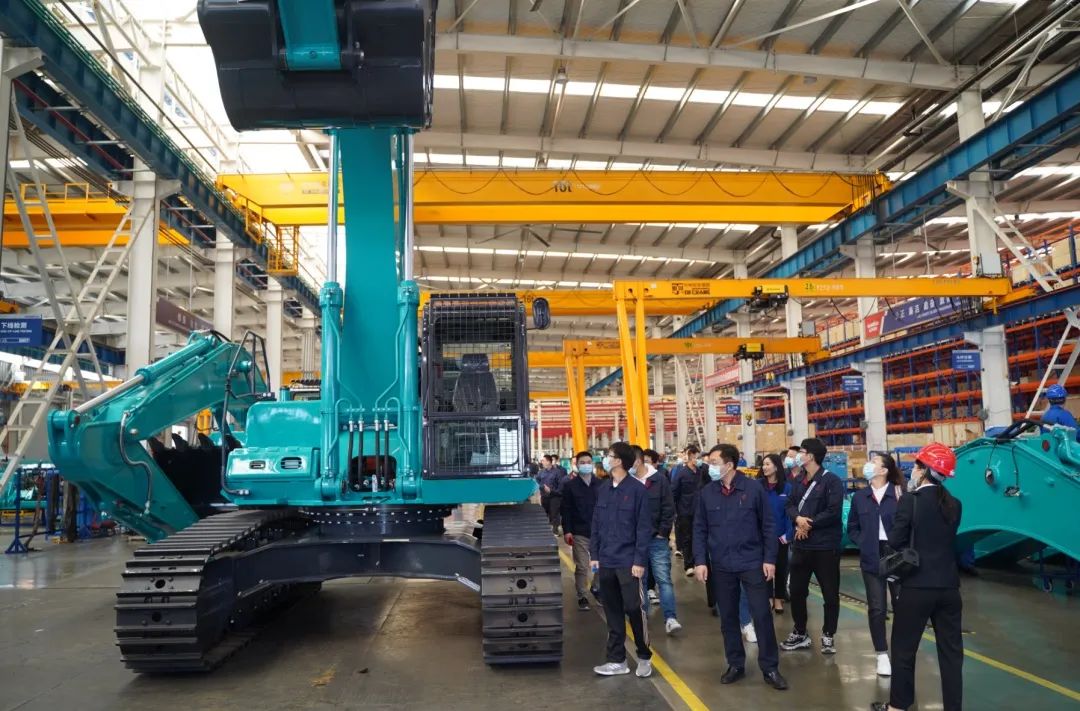 江南工业集团“双百青年”参观bti体育智能