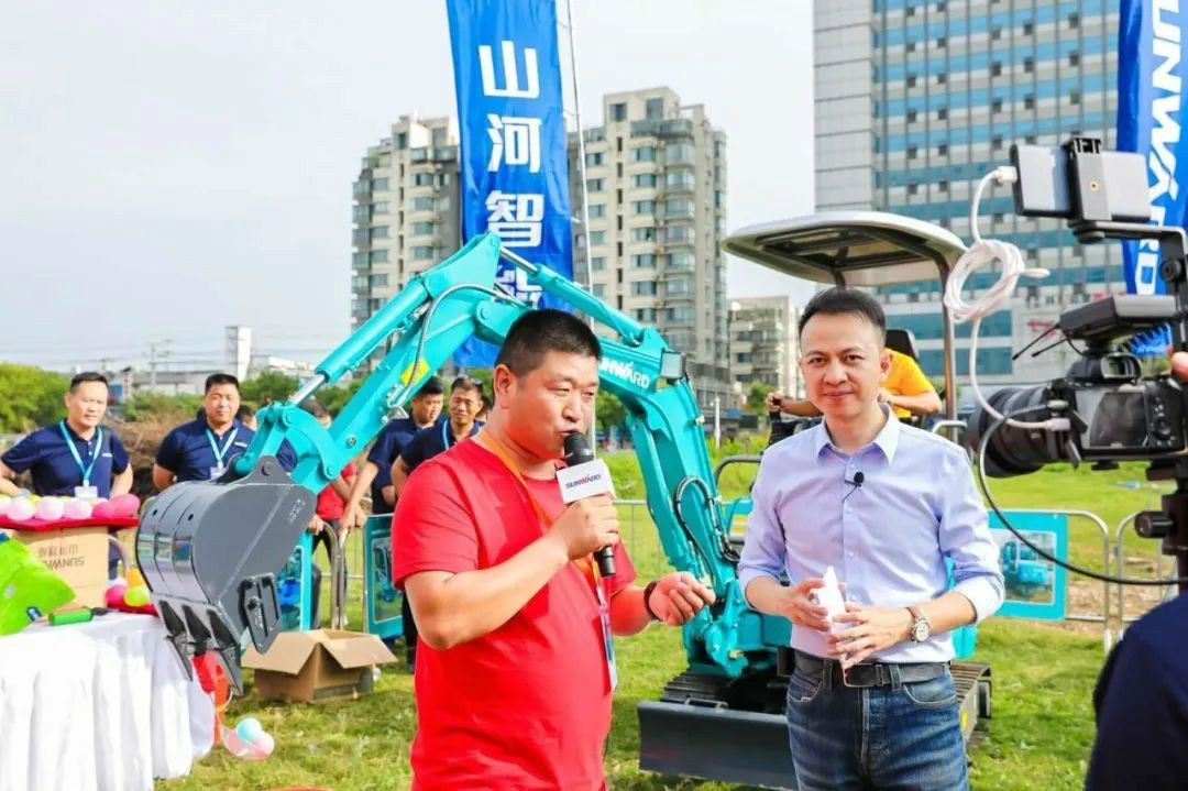 2020全球微挖大会 bti体育智能精品微挖赢得满堂彩