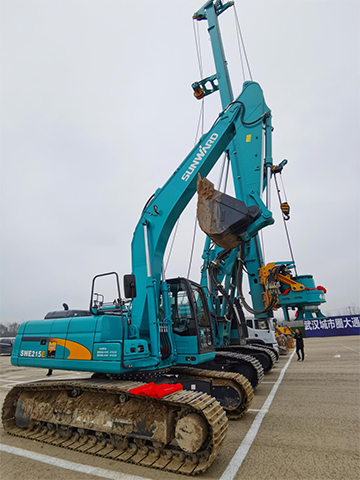 bti体育智能旋挖钻机打下700亿项目第一钻