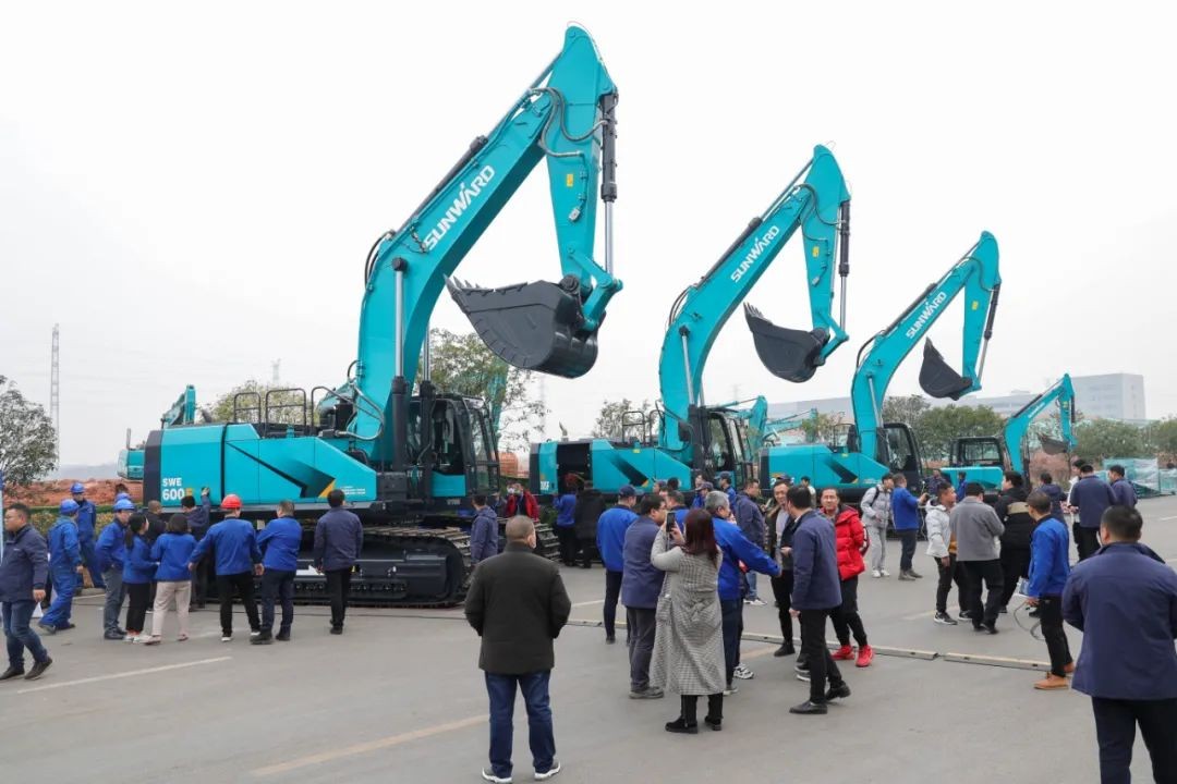 开疆扩土，气壮bti体育 | 600F大挖交付典礼隆沉进行