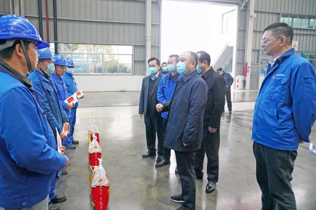 张庆红慰问bti体育智能难题党员