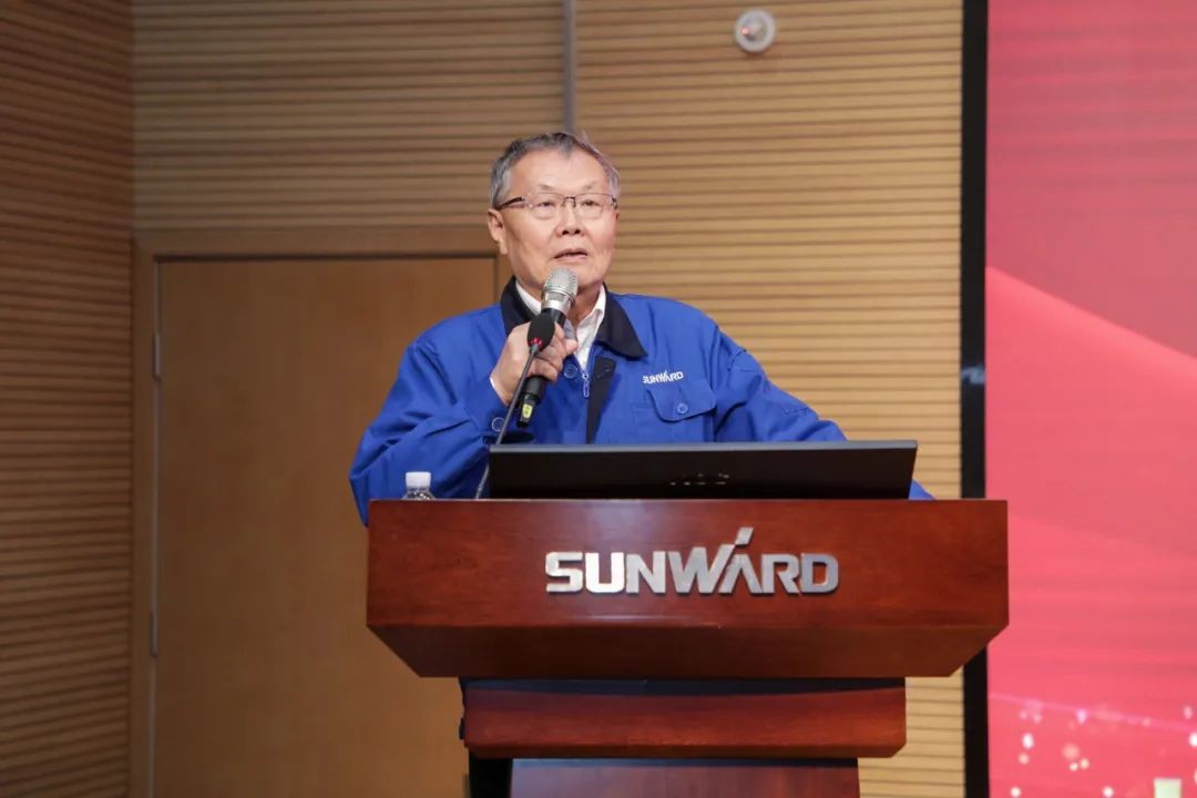 bti体育智能中高层干部晚间集钟装充电”