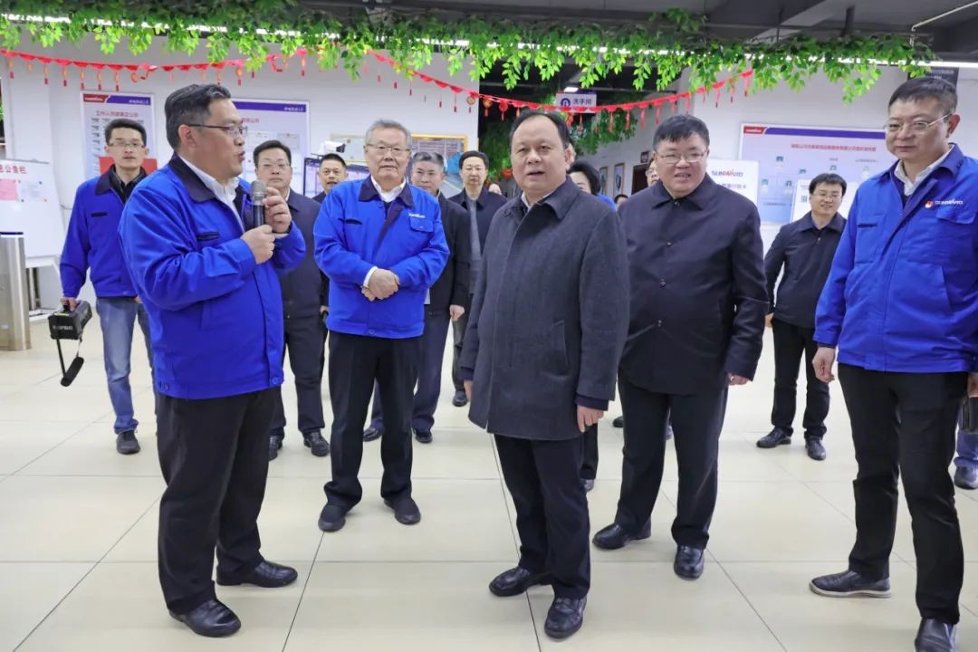 周农在bti体育智能调研时强调：企业工会要大力造就劳模和工匠