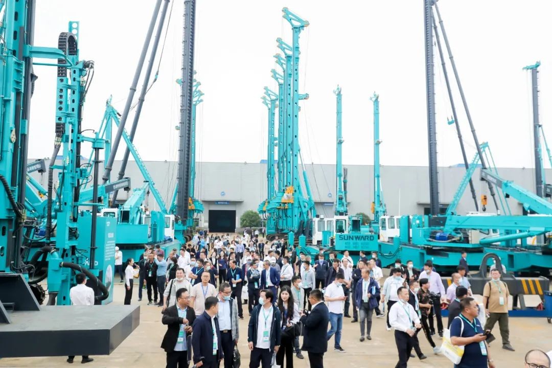 “爆品”出击！bti体育智能客户互换会签约超8亿元