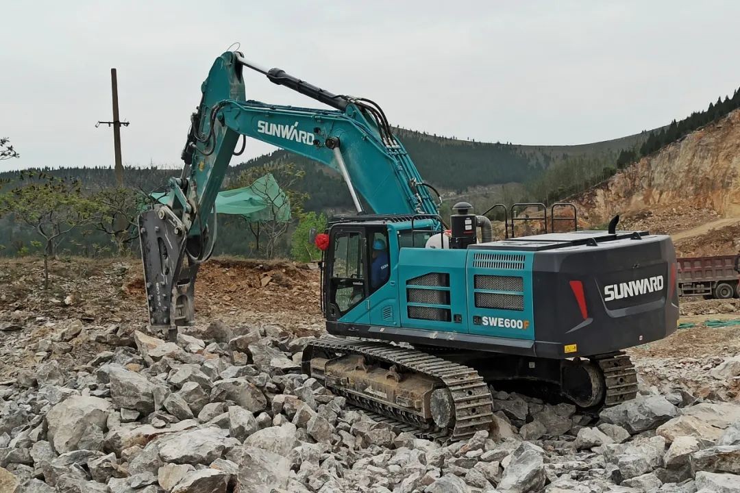 “矿山猛士”SWE600F液压挖掘机收成中国工程机械年度产品TOP50评委会奖