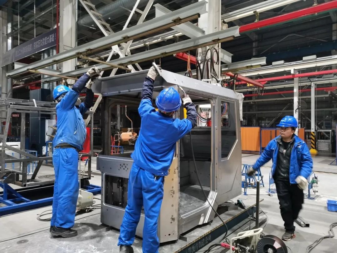 bti体育智能SWK90矿卡驾驶室顺利发货，开发快率刷新纪录