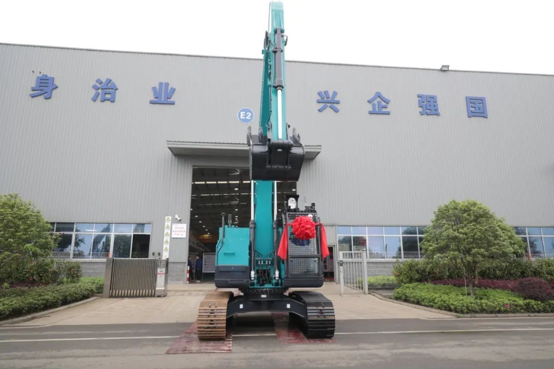 全国首台！bti体育智能SWE240FED电动智能挖掘机下线