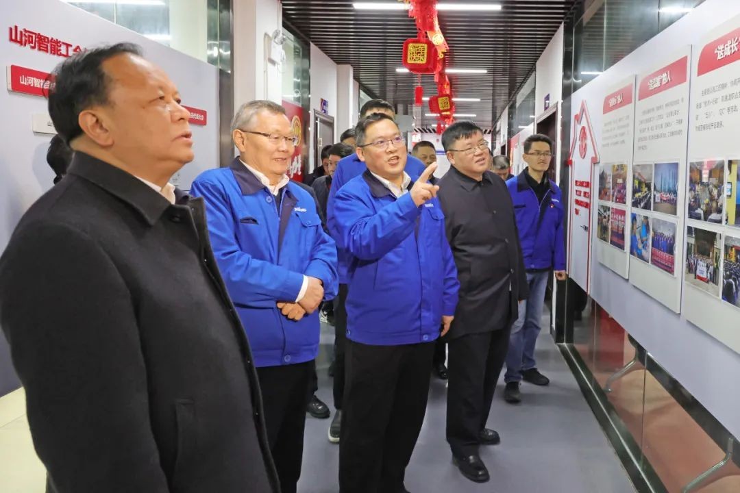 周农在bti体育智能调研时强调：企业工会要大力造就劳模和工匠