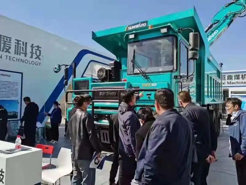 bti体育智能绿巨人闪亮登场鄂尔多斯国际煤博会