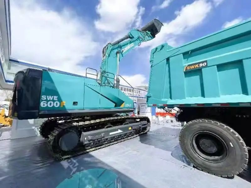 bti体育智能绿巨人闪亮登场鄂尔多斯国际煤博会