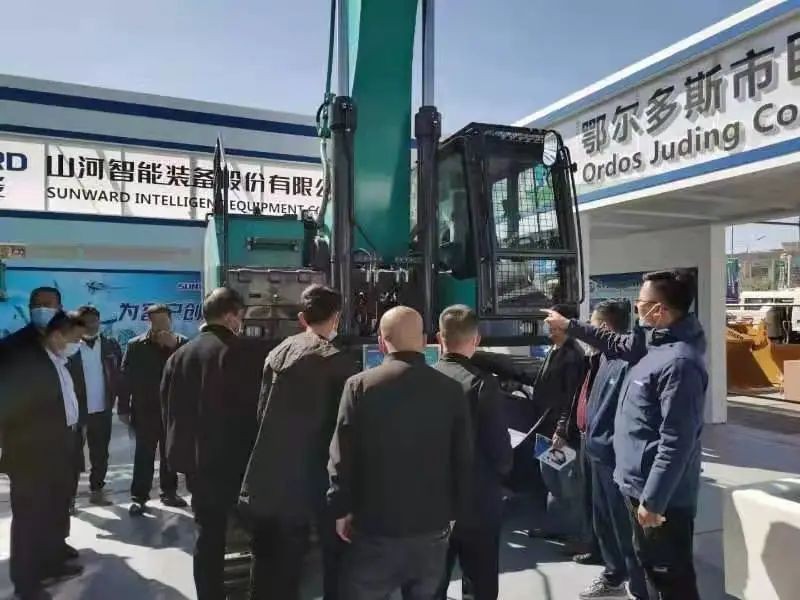 bti体育智能绿巨人闪亮登场鄂尔多斯国际煤博会