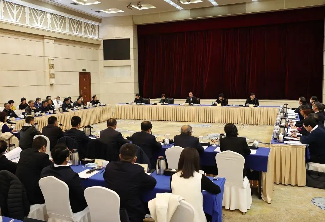 何清华：民营企业要加强创新堆集，推崇精耕细作的内涵式增长