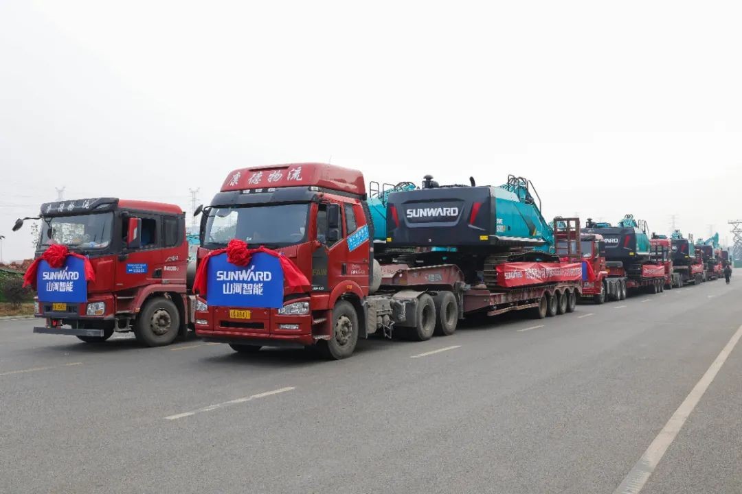 开疆扩土，气壮bti体育 | 600F大挖交付典礼隆沉进行