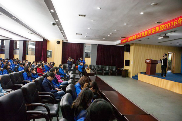 欢度三八节温暖bti体育家