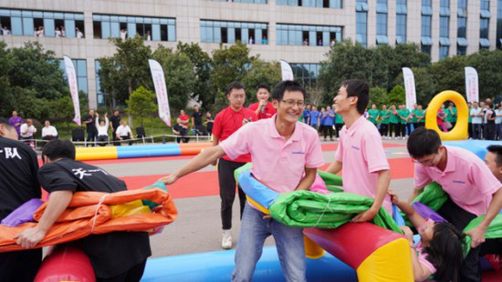 风华十九载，携手振兴飞！——庆祝bti体育智能成立十九周年赞美会暨趣味活动会