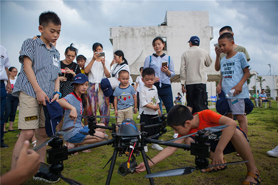 这个夏天，亲子玩转bti体育智能“三栖”设备