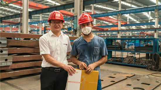 万力集团“送清冷”活动，慰问一线员工