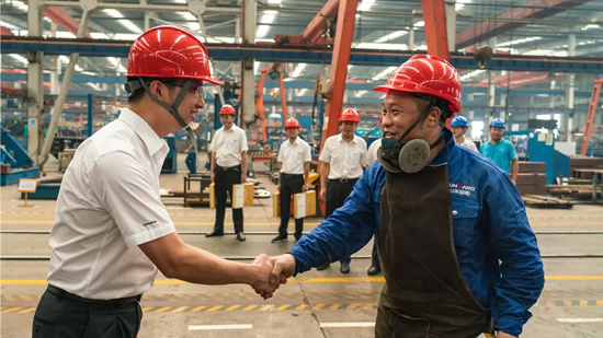 万力集团“送清冷”活动，慰问一线员工