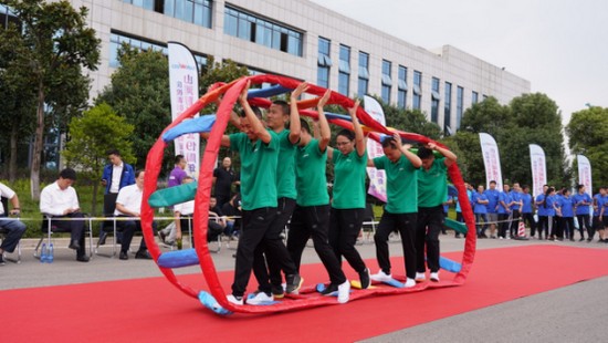 风华十九载，携手振兴飞！——庆祝bti体育智能成立十九周年赞美会暨趣味活动会