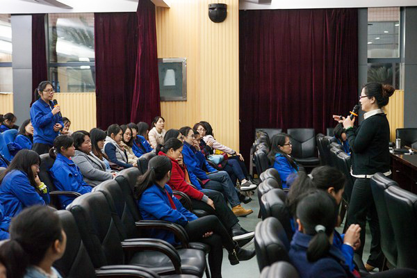 欢度三八节温暖bti体育家