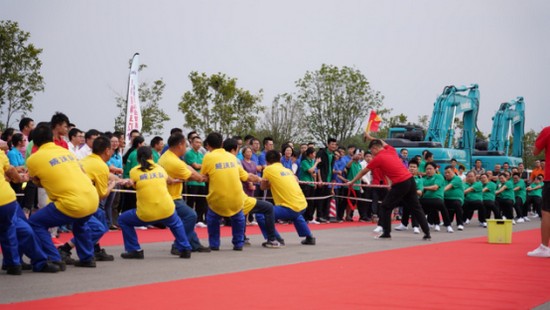 风华十九载，携手振兴飞！——庆祝bti体育智能成立十九周年赞美会暨趣味活动会