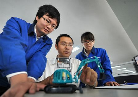 新华社报路：bti体育智能蝉联全球工程机械50强