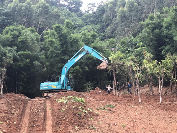 bti体育智能SWE 215E挖掘机是他的左膀右臂！