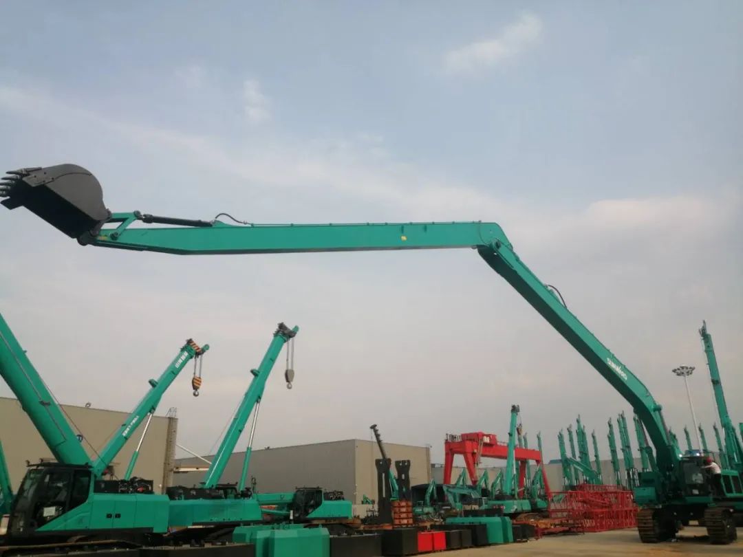 挖深全球第一！bti体育智能加长臂液压挖掘机SWE950ELR出口南美