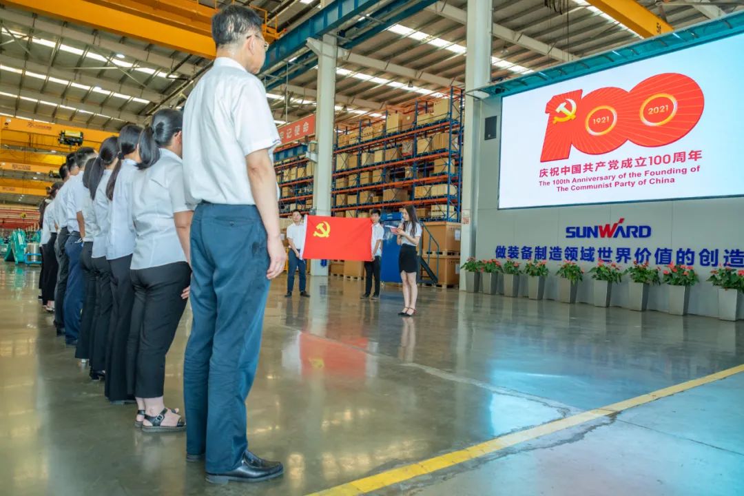 接续奋斗再启程——bti体育智能党委进行新党员入党宣誓和老党员沉温入党誓词活动