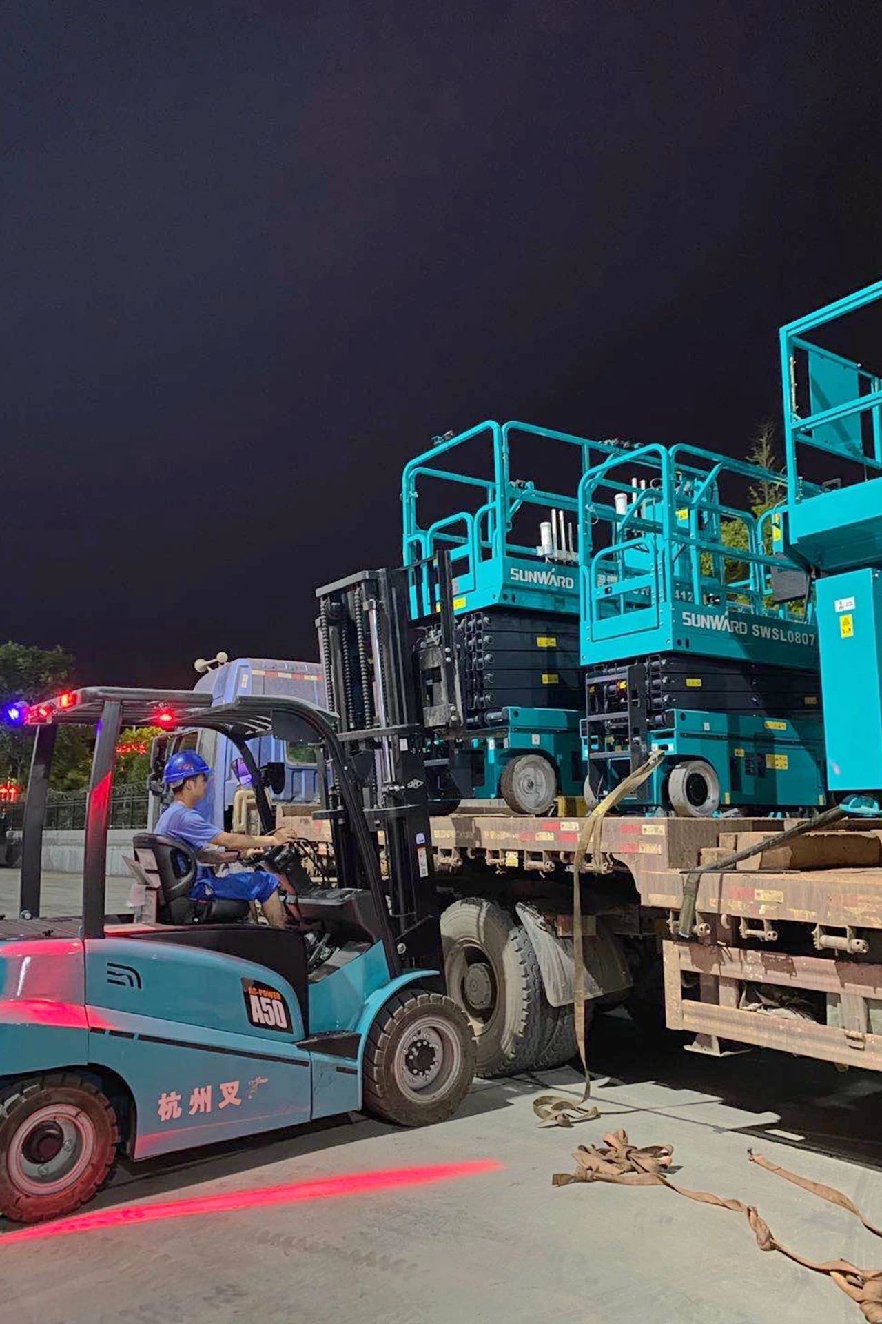 bti体育智能“蓝精灵”们在平庸岗位的坚守与贡献