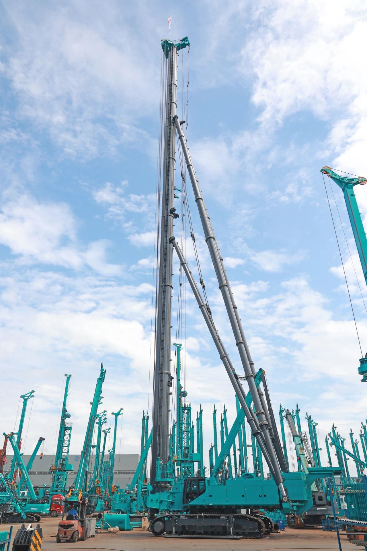 新品来了！看bti体育智能超等桩架若何“稳”操胜券