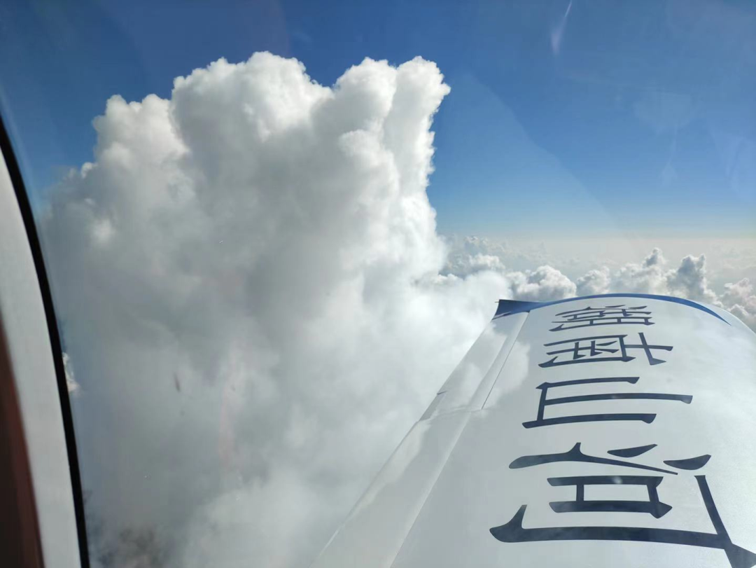 4幼时，720公里，bti体育阿若拉飞到珠海在第13届中国航展等你