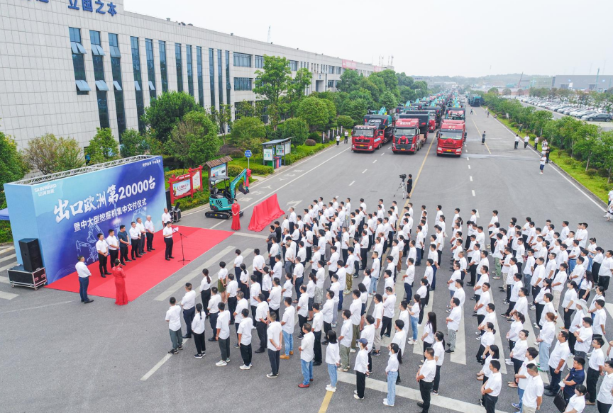 里程碑！bti体育智能出口欧洲第20000台暨大型挖掘机批量交付典礼成功进行