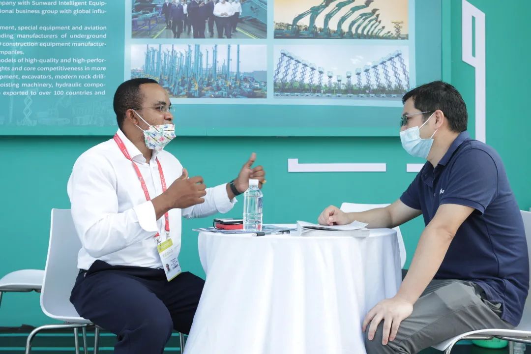 亮相中非经贸展览会！bti体育智能尽展工程机械国产品牌魅力