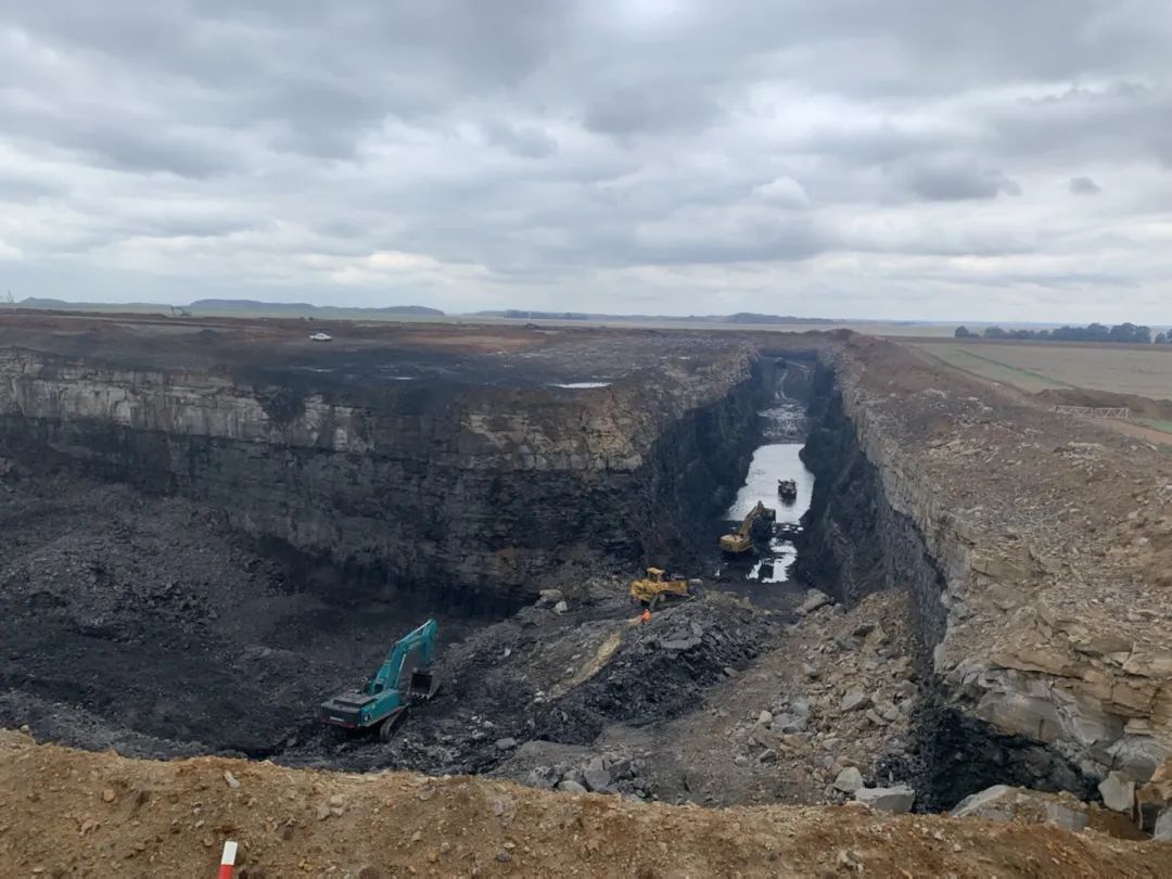 挑战矿山难题！bti体育智能95吨级矿用挖掘机成功进入非洲市场