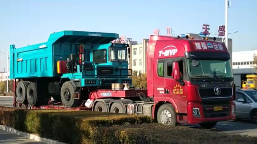 高配置、智能化……bti体育智能高端定造AT版105吨级宽体矿卡成功下线