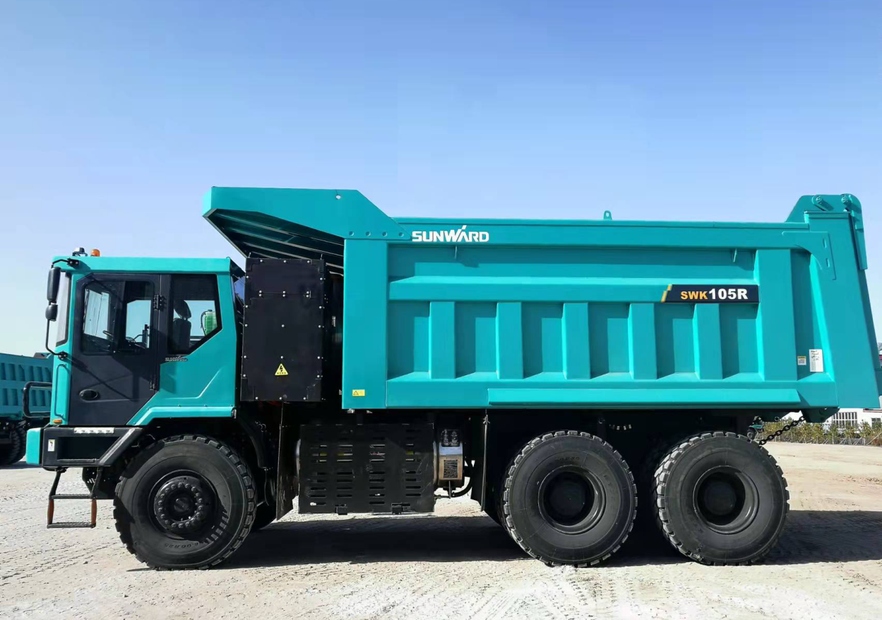 新能源，长续航！bti体育智能首台LNG增程式宽体矿卡下线交付