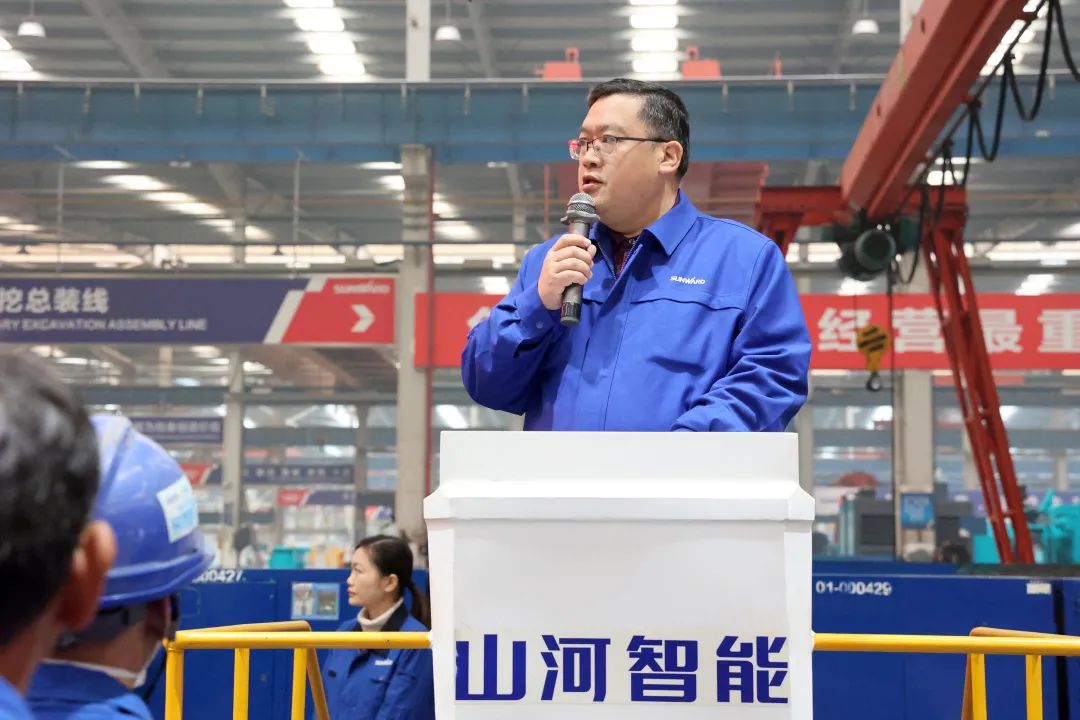 向楷模进建！bti体育智能56名职工受到职工职业技术较量赞美