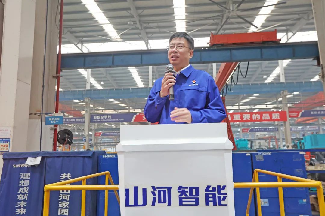 向楷模进建！bti体育智能56名职工受到职工职业技术较量赞美