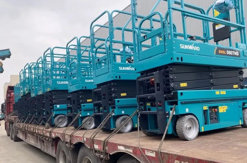 创下单日最高发货量纪录！bti体育高机设备集中发货