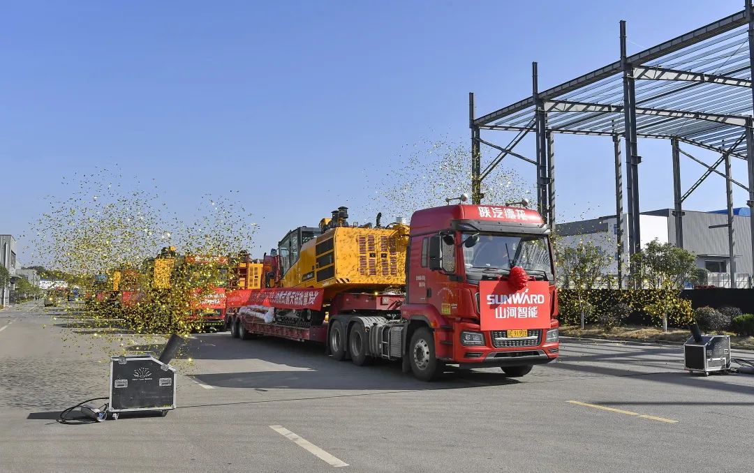 又一款差距化定造产品获认可！bti体育智能SWDH89J内燃式露天钻批量发货