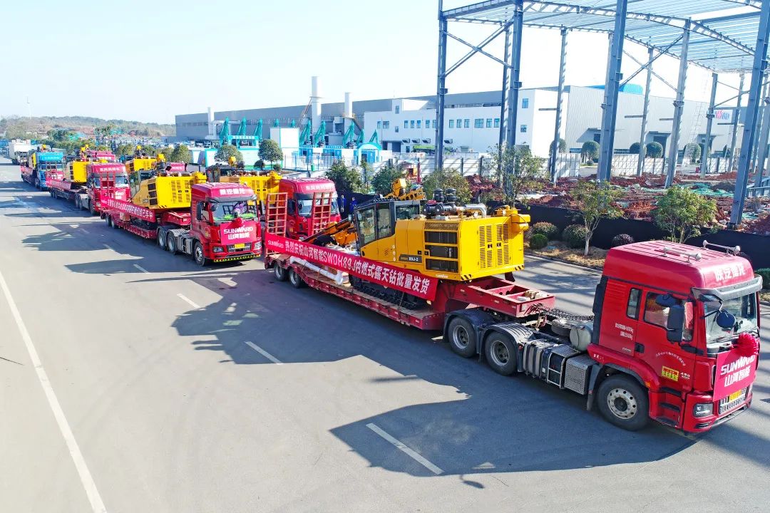 又一款差距化定造产品获认可！bti体育智能SWDH89J内燃式露天钻批量发货