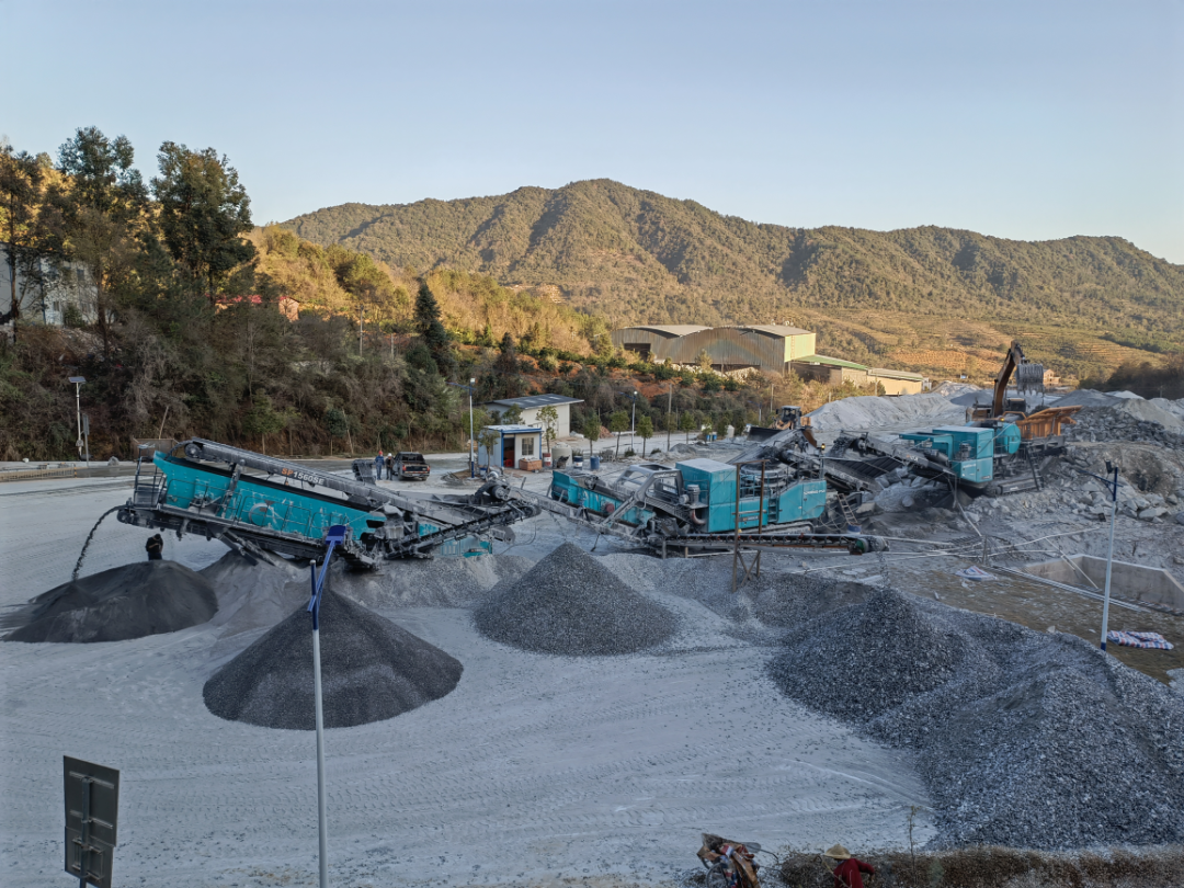 高机能+优服务！bti体育普石勒移动破碎筛分成套设备“沉拳出击”