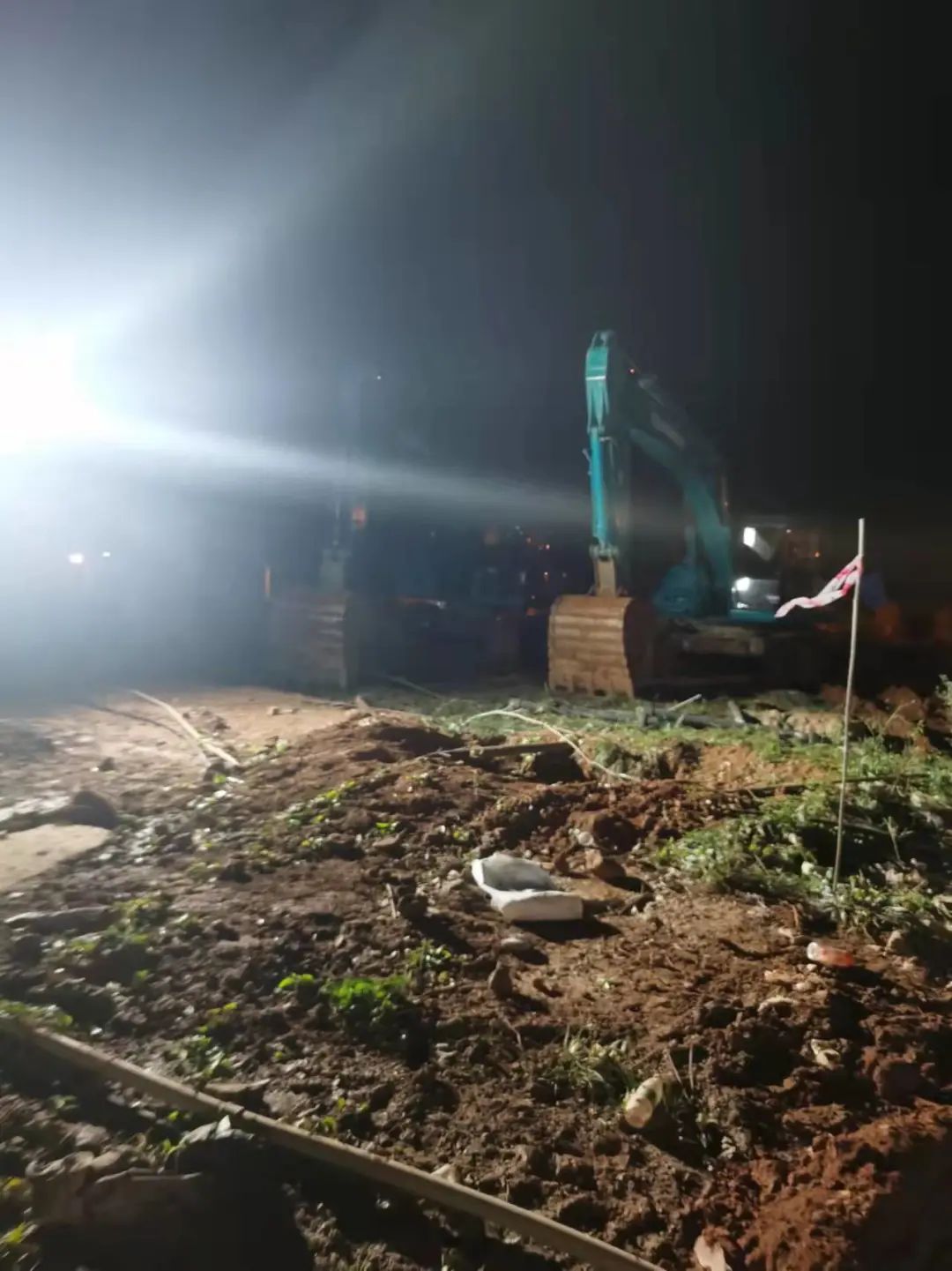 冲锋一线显担任！bti体育智能挖掘机助力长沙方舱医院建设