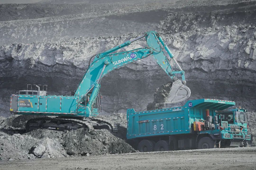 图集 | “bti体育绿”满矿山！bti体育智能矿山成套设备实力“亮剑”